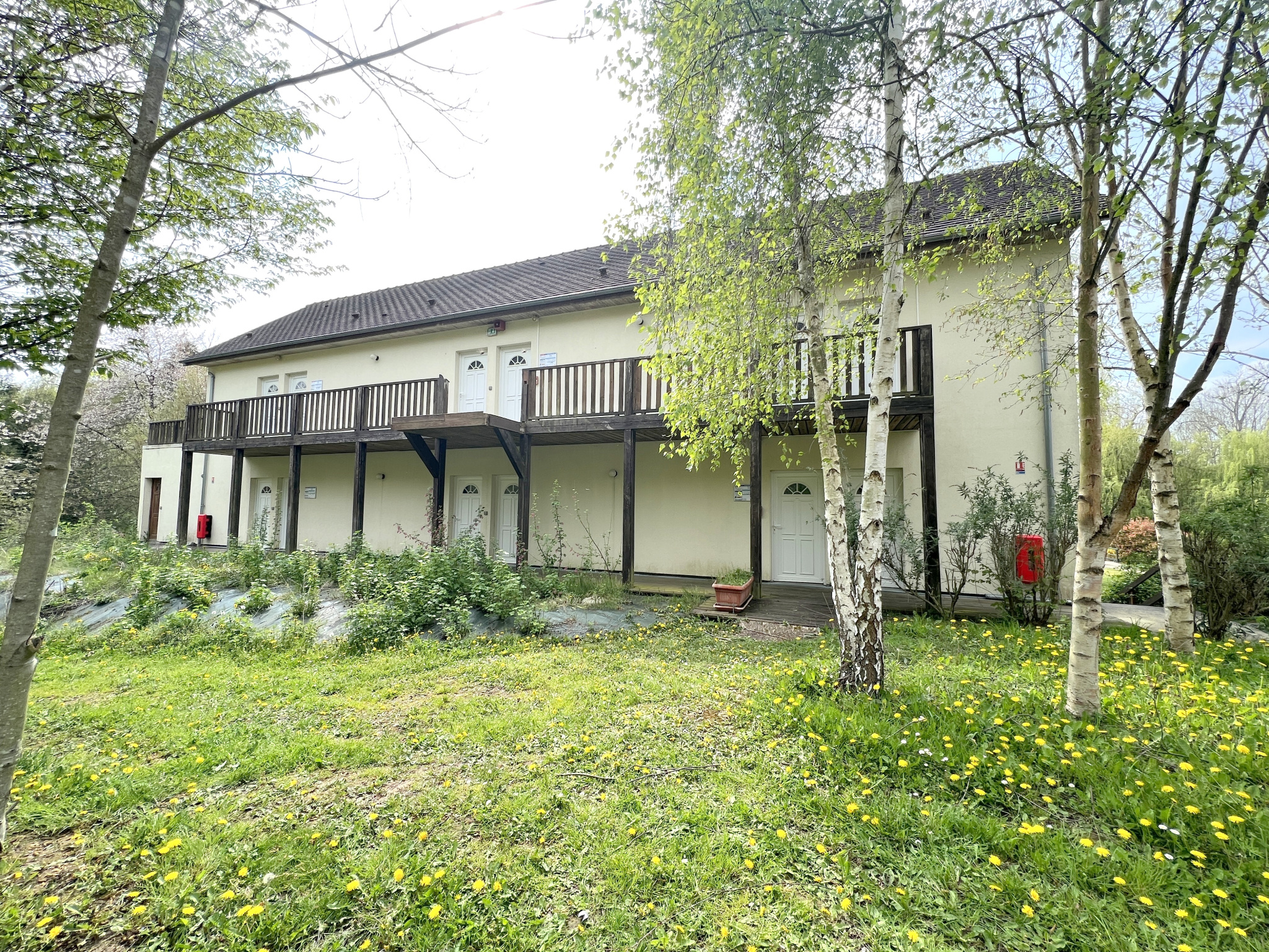 ENVIRONNEMENT BUCCOLIQUE, 12 CHAMBRES MEUBLEES