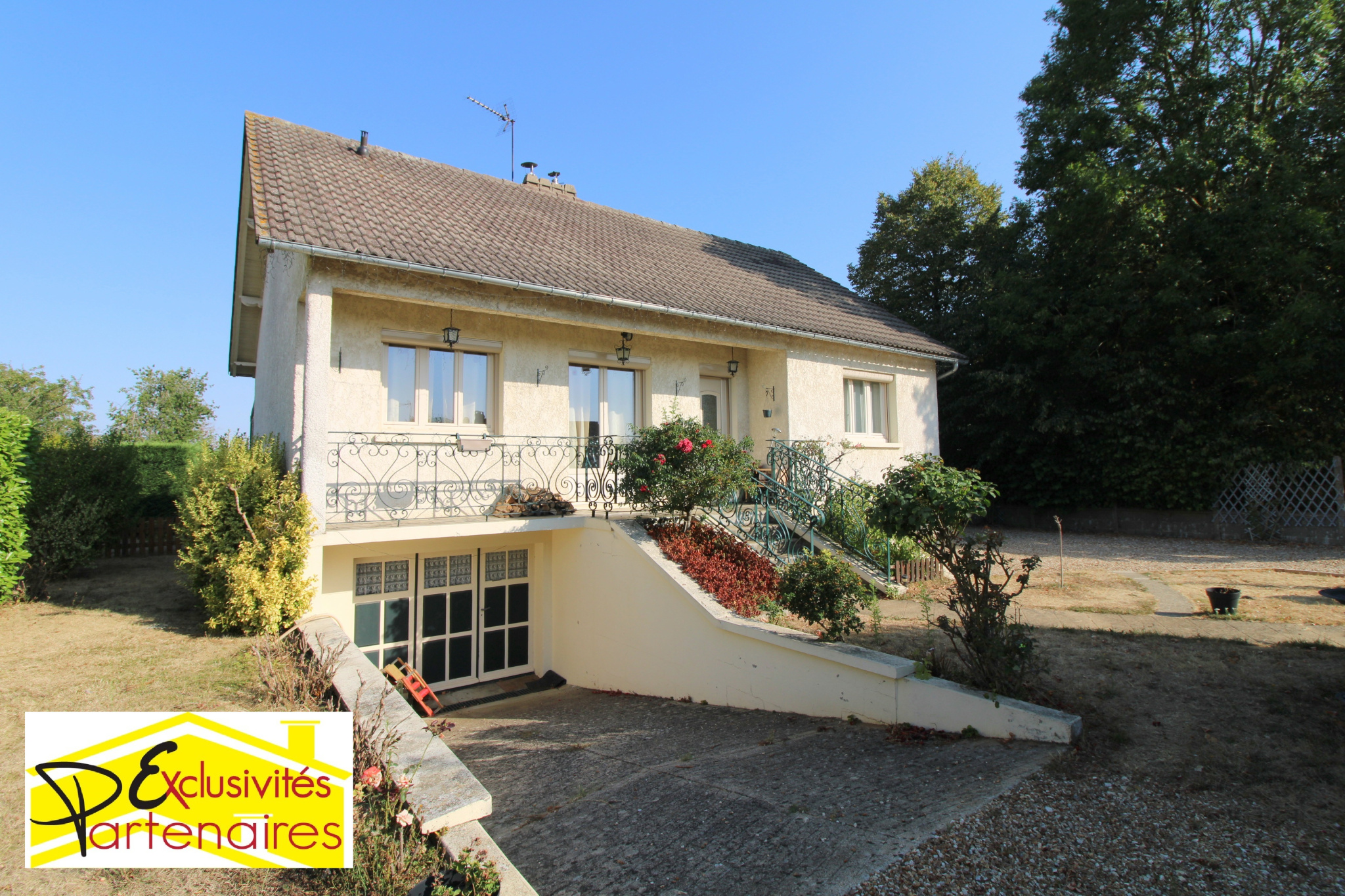8 MIN DE DREUX. MAISON DE 5 PIECES AVEC SOUS-SOL SUR 1320 M2
